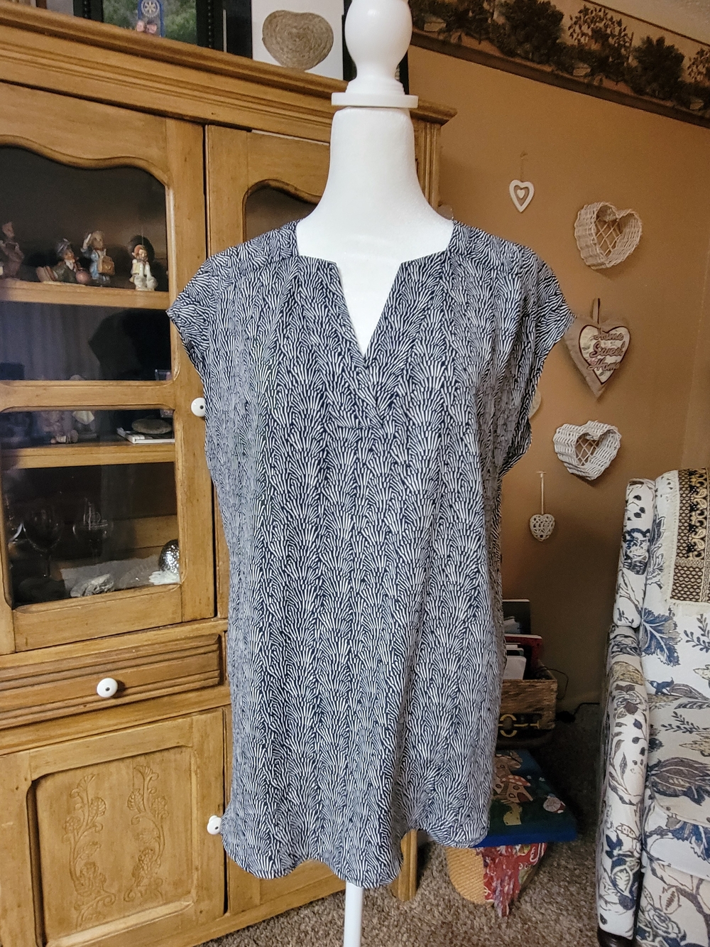 Banana Republic Black & White Abstract Print Cap Sleeve Blouse – Size M